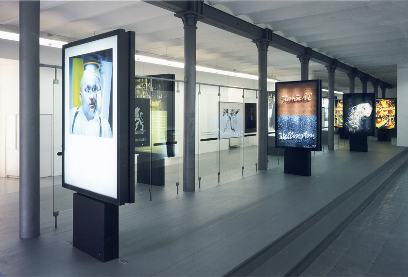 Blick in die Ausstellung - vor mir - Duratrans